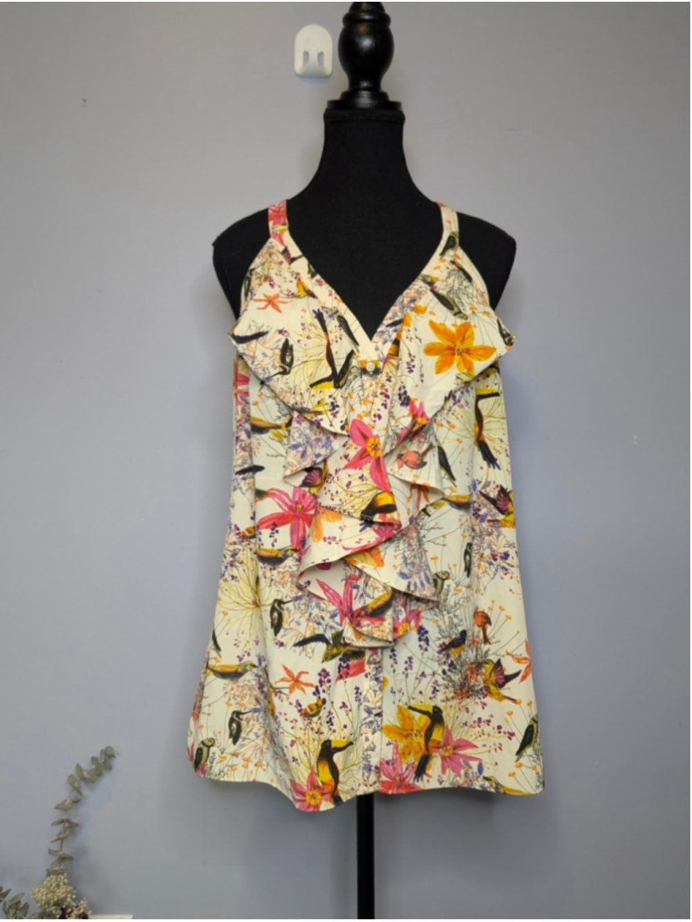 Banana Republic Bird & Tropical Floral Ruffle V-Neck Blouse Tank Top - Size M